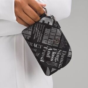 Lululemon Clippable Card Pouch
Manifesto Print black / gray